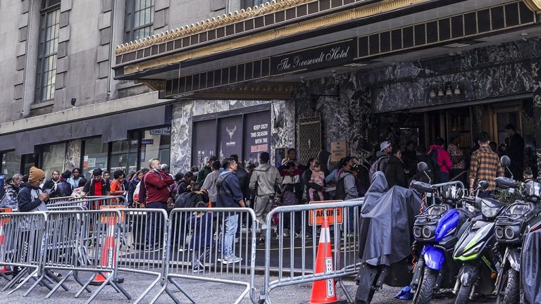 NYC making it easier for migrants to get benefits, housing: report
