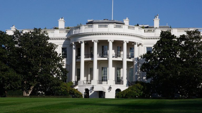 U.S. Secret Service says it shot a man near the White House after a confrontation : NPR U.S. Secret Service says it shot a man near the White House after a confrontation : NPR