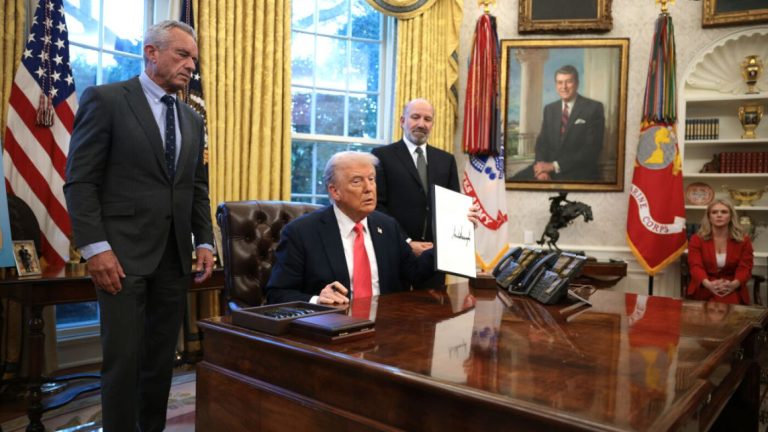 Trump renews order to reveal health care prices but consumers hardly use it : Shots