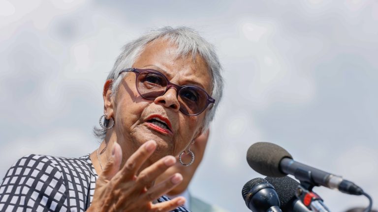 Congress reignites a bipartisan effort to ban hair discrimination : NPR