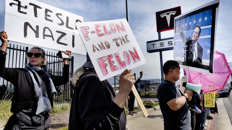 ‘Tesla Takedown’ campaign aims for its biggest protest weekend yet : NPR