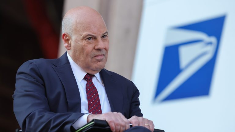 USPS agrees to DOGE’s help with finding ‘further efficiencies’ : NPR