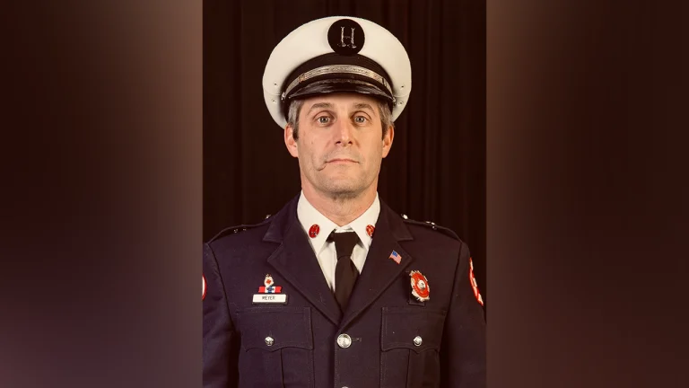 Man charged with murder after Chicago fire captain dies in fire suspect allegedly lit